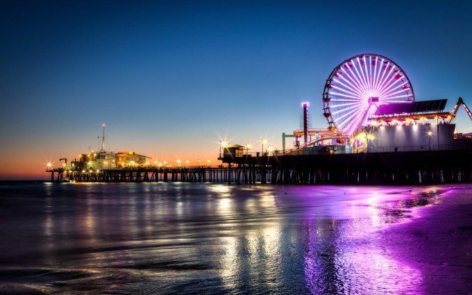 Los-Angeles-beach-at-night